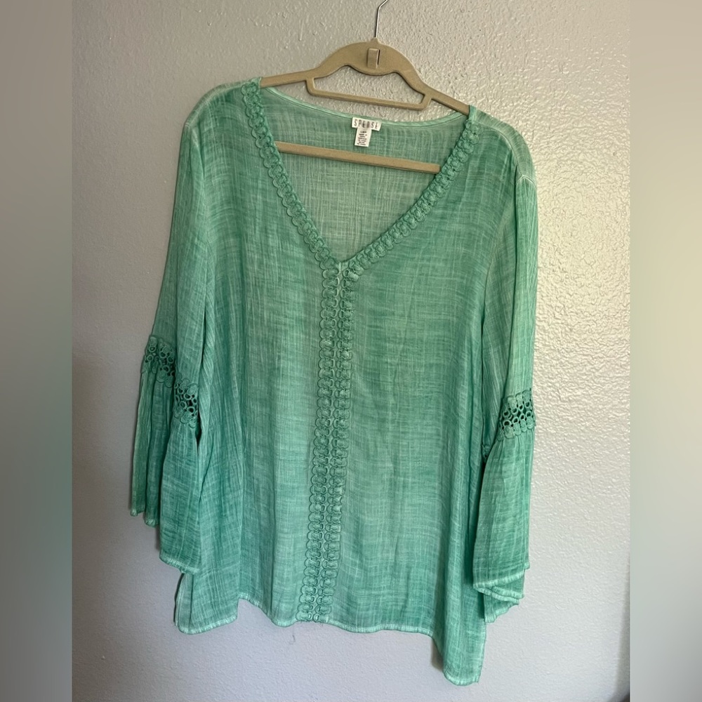 Sheer green top💐